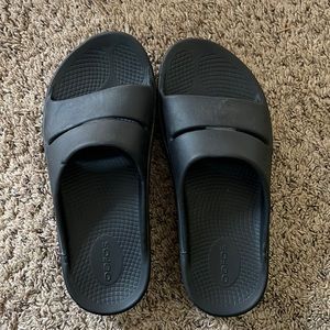 Oofos Unisex OOahh Black Pewter Recovery Slide Sandal M7/W9 EU40